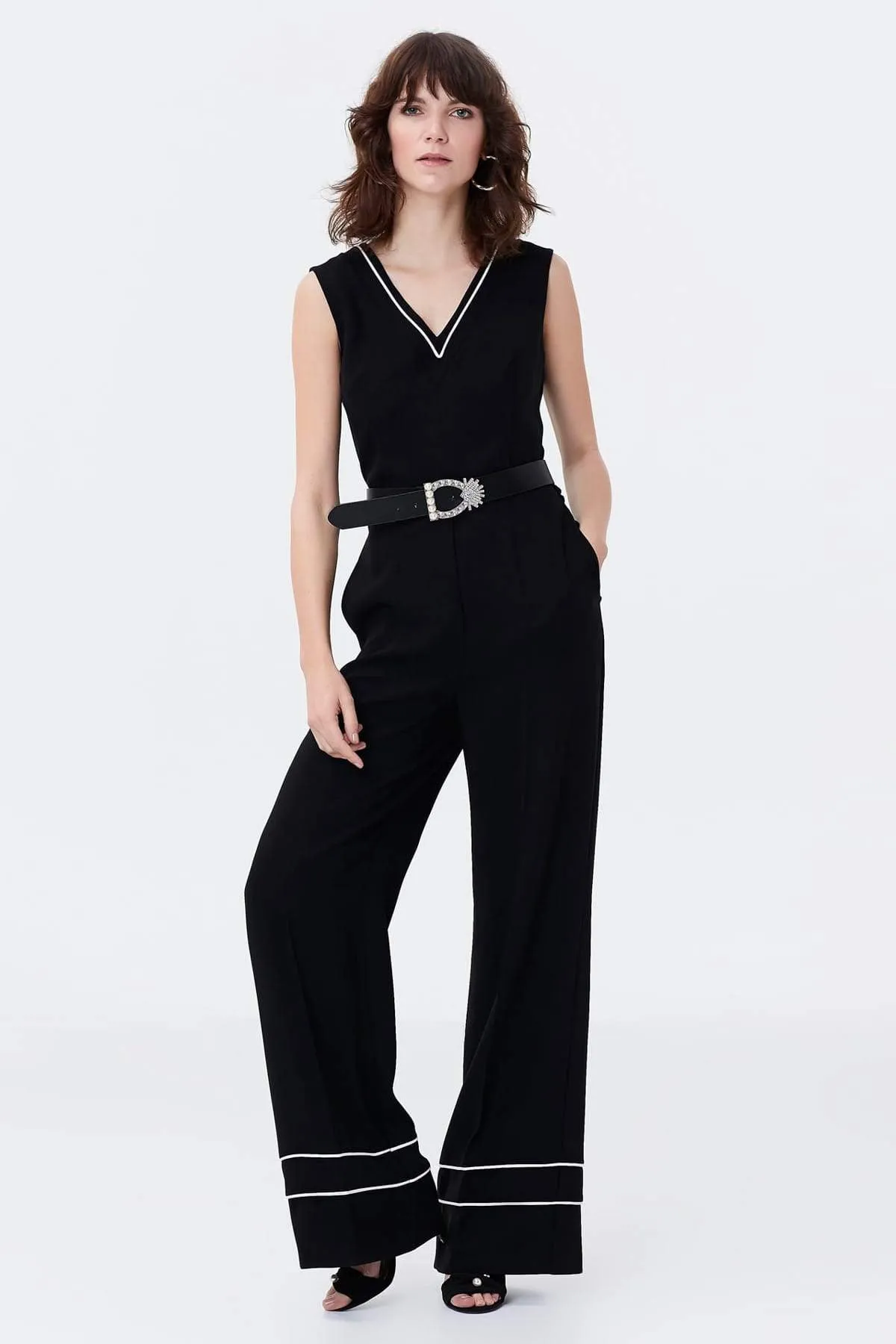 16196 Black Sleeveless Jumpsuit
