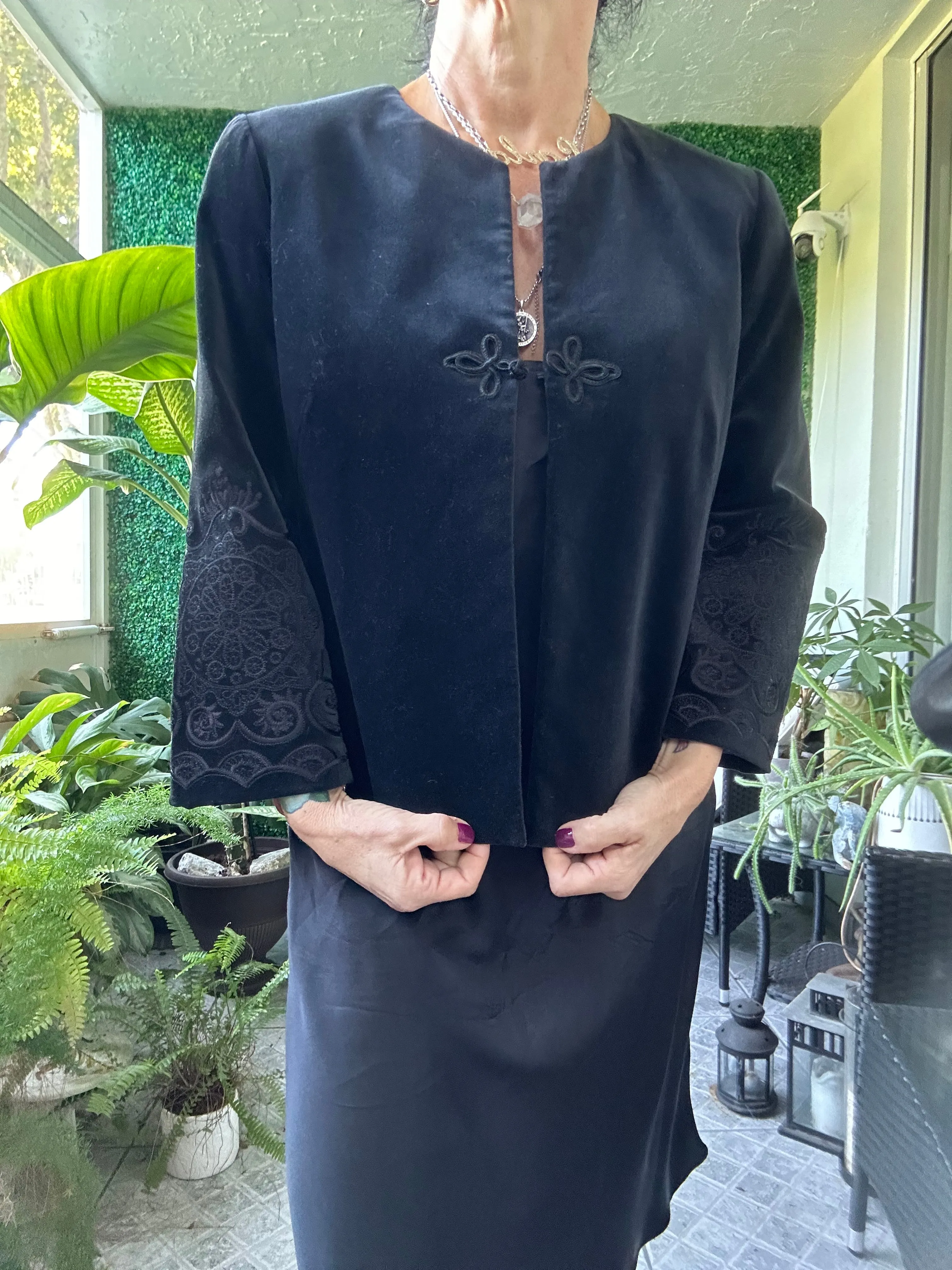 Oscar de la Renta Black Velvet Embroidery Asian Jacket Cropped