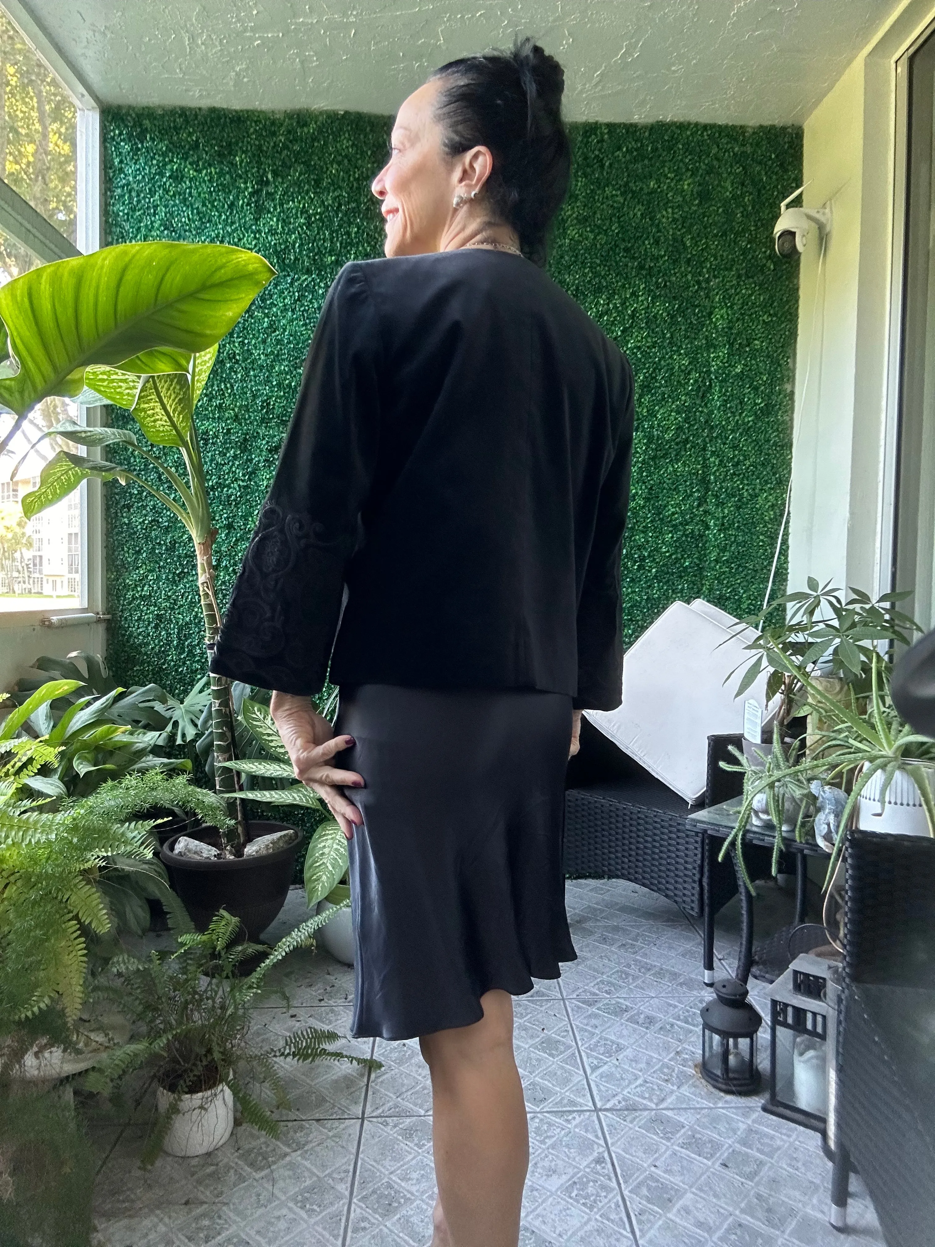 Oscar de la Renta Black Velvet Embroidery Asian Jacket Cropped